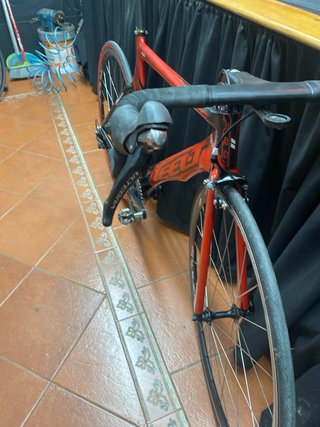 Bicicleta de carretera Felt Roja