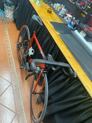 Bicicleta de carretera Felt Roja