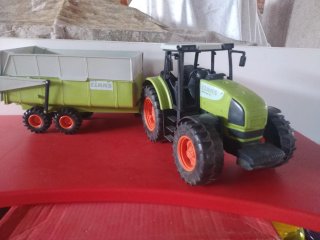 Tractor CLAAS + Remolque basculante (Escala 1/16)
