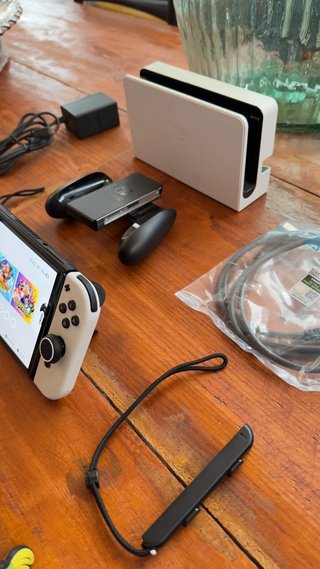 Nintendo Switch OLED Bianca + Extra
