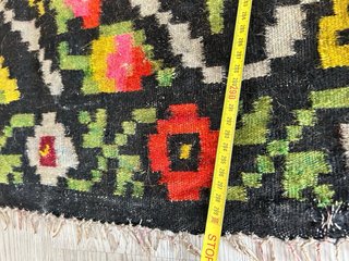 Tappeto lana floreale nero multicolore