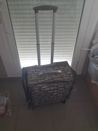 Maleta de viaje con estampado