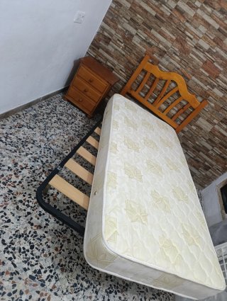Cama 90 con cabecero, colchón, somier y mesita