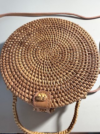 Bolso redondo de mimbre
