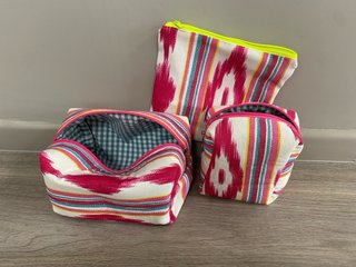Conjunto de 3 neceseres estampados