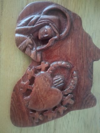Virgen Dolorosa pequeña tallada en madera.