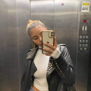 Chaqueta cuero negra tachuelas