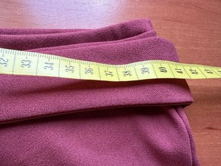 Falda pantalón rosa-burdeos con cinturón