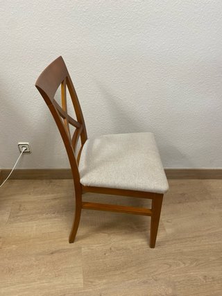 Mesa de comedor de madera y cristal