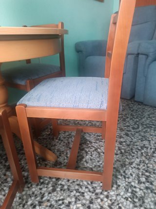 Juego mesa redonda madera y 4 sillas