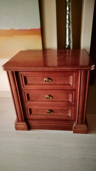 Cassettiera in legno marrone