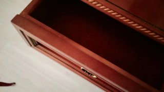 Cassettiera in legno marrone