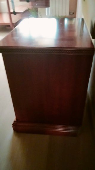 Cassettiera in legno marrone