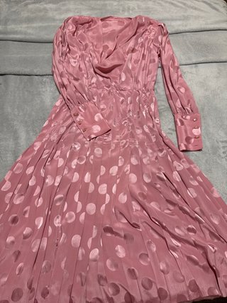 Vestido de fiesta rosa con lunares