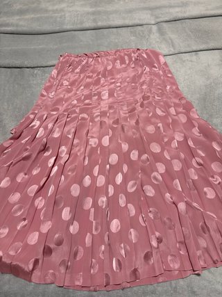 Vestido de fiesta rosa con lunares