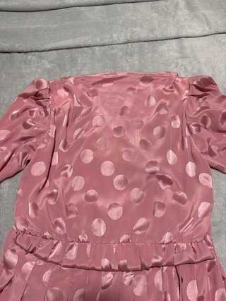 Vestido de fiesta rosa con lunares
