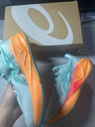 Asics Novablast 5 Talla 43.5 Naranja/Verde