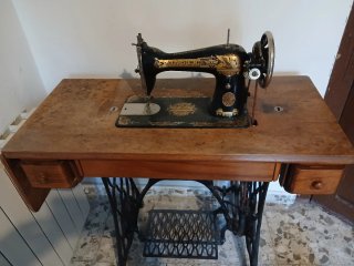 Máquina de coser Singer antigua