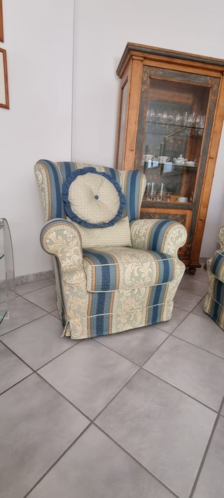 Divano 3 posti + 2 poltrone coordinate