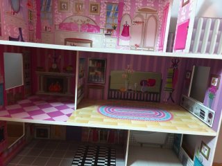 Casa de muñecas rosa de 3 plantas