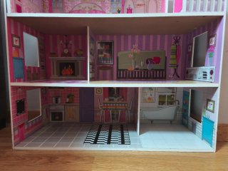 Casa de muñecas rosa de 3 plantas