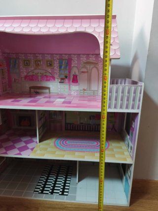 Casa de muñecas rosa de 3 plantas