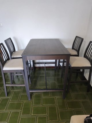 Mesa alta de madera Ikea + 4 sillas