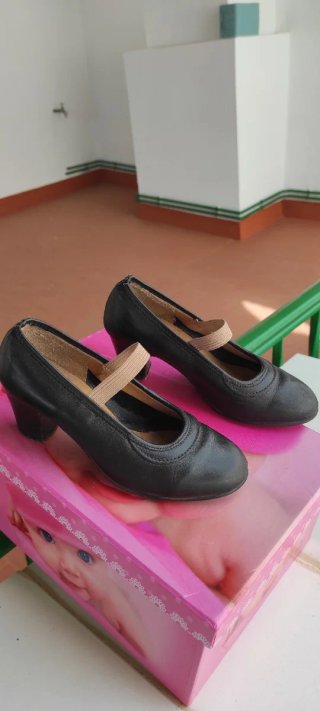 Zapatos de baile negros con tira elástica