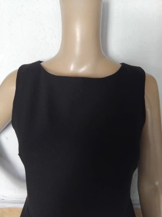 Vestido negro sin mangas