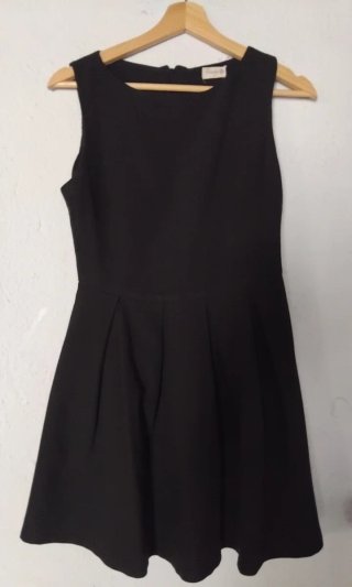 Vestido negro sin mangas