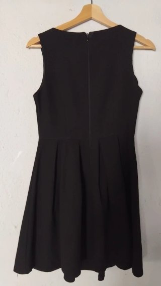 Vestido negro sin mangas