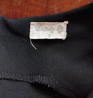 Vestido negro sin mangas