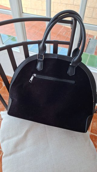 Bolso negro de asas