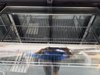 Vitrina Pastelera sobre Mesa