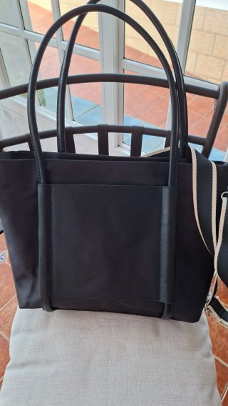 Bolso grande negro con logo B|M