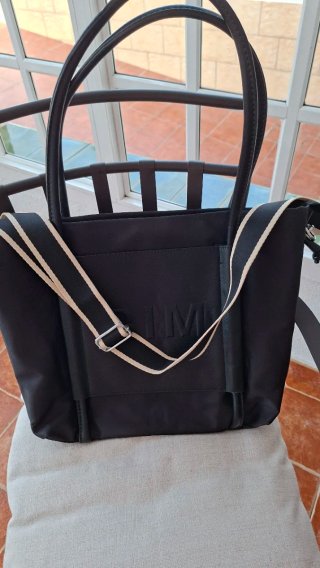 Bolso grande negro con logo B|M