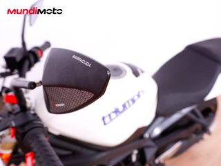 TRIUMPH STREET TRIPLE 675