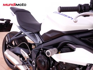 TRIUMPH STREET TRIPLE 675