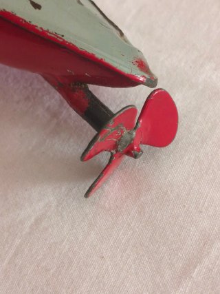 Submarino de juguete antiguo