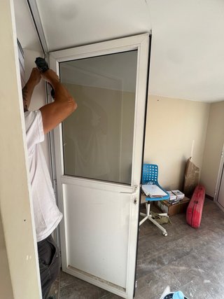 Puerta aluminio 80x207