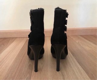 Botines Tacón Ante Lola Cruz Hebillas Talla 38