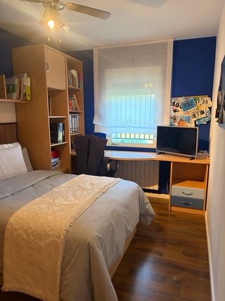 Dormitorio juvenil completo, excepto la cama
