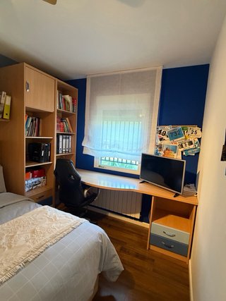 Dormitorio juvenil completo, excepto la cama