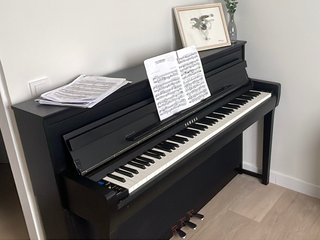Yamaha Clavinova CLP-685 Piano Digital
