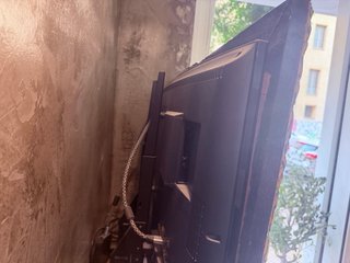 Samsung TV con marco decorativo vintage