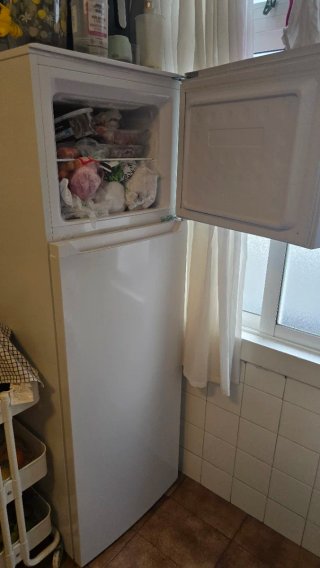 Nevera y congelador blanco