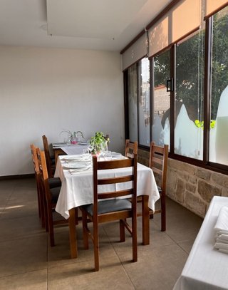 Muebles cocina, salon, bodega. Mesas sillas madera