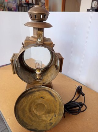 Antiguo farol carruaje latón
