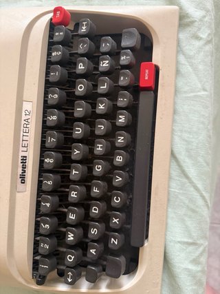 Máquina de escribir Olivetti Lettera 12
