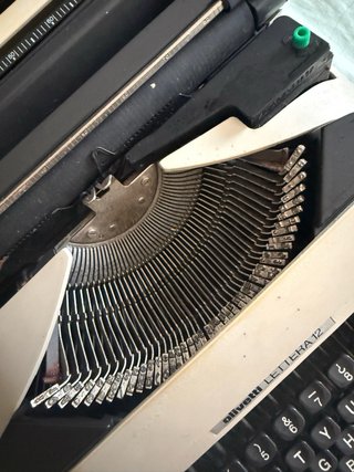 Máquina de escribir Olivetti Lettera 12